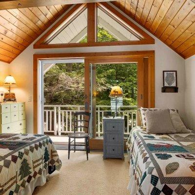 Glen Lake cottage street side loft bedroom